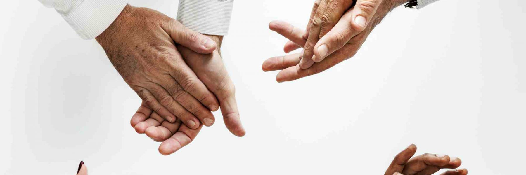 vier Hände klatschen